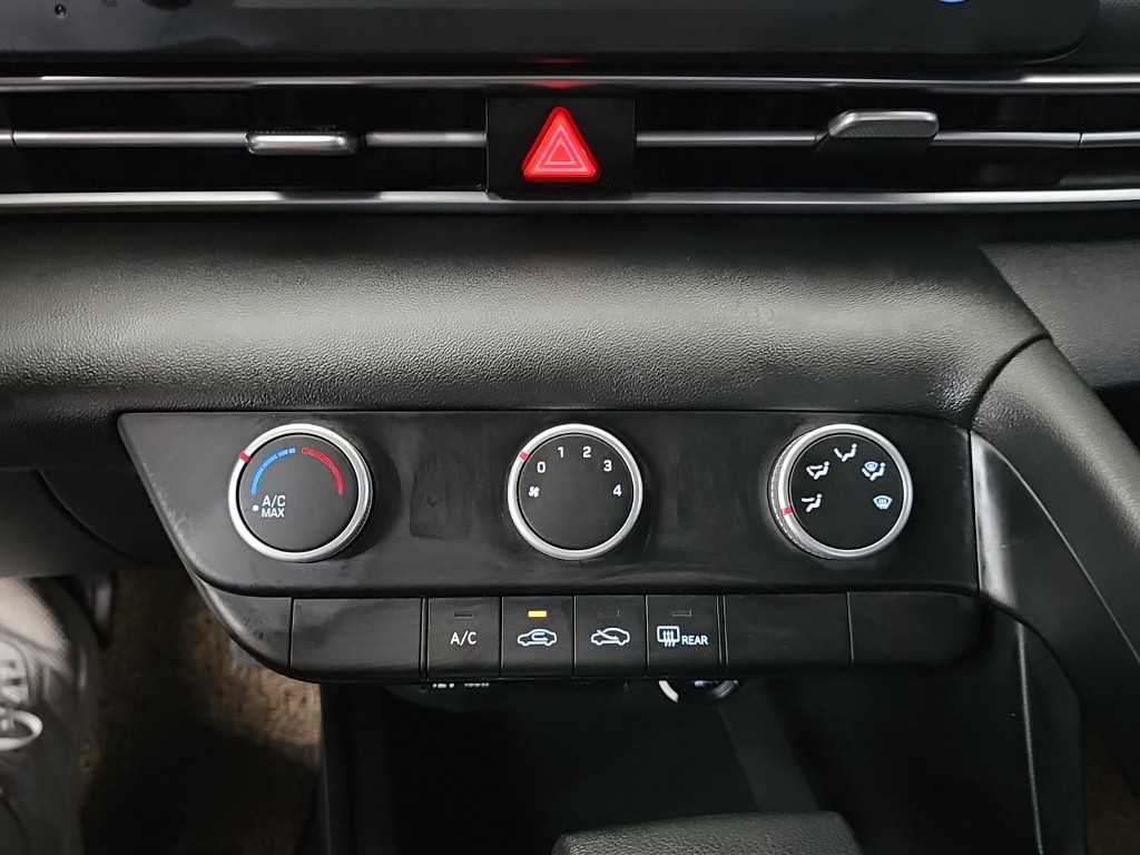 HYUNDAI Avante - Vista 10