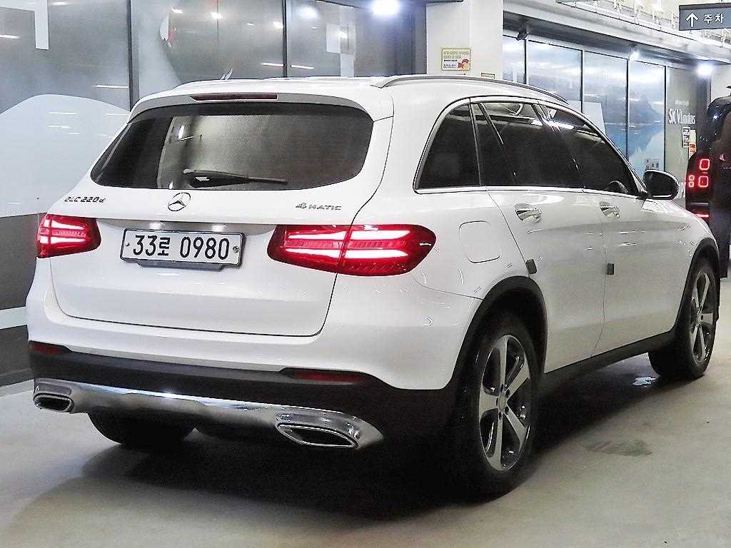 Mercedes Benz GLC Class - Vista 4