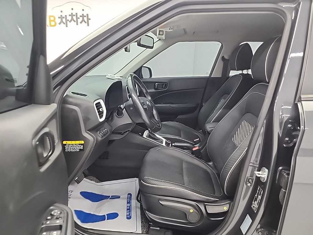 HYUNDAI Venue - Vista 11