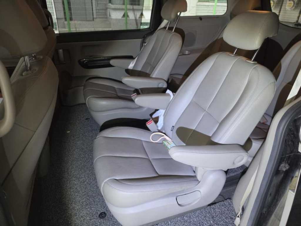 KIA Carnival - Vista 4