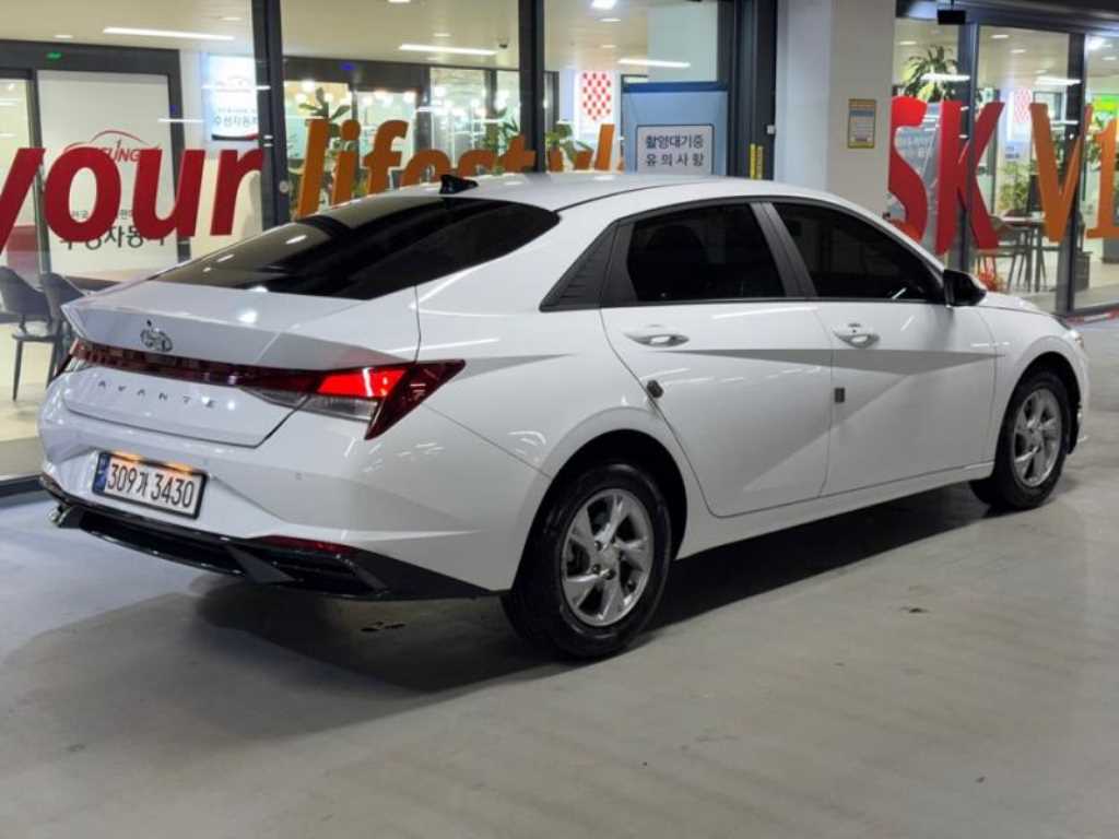 HYUNDAI Avante - Vista 4