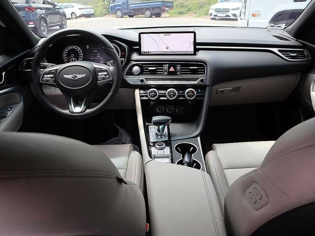 Genesis G70 - Vista 5