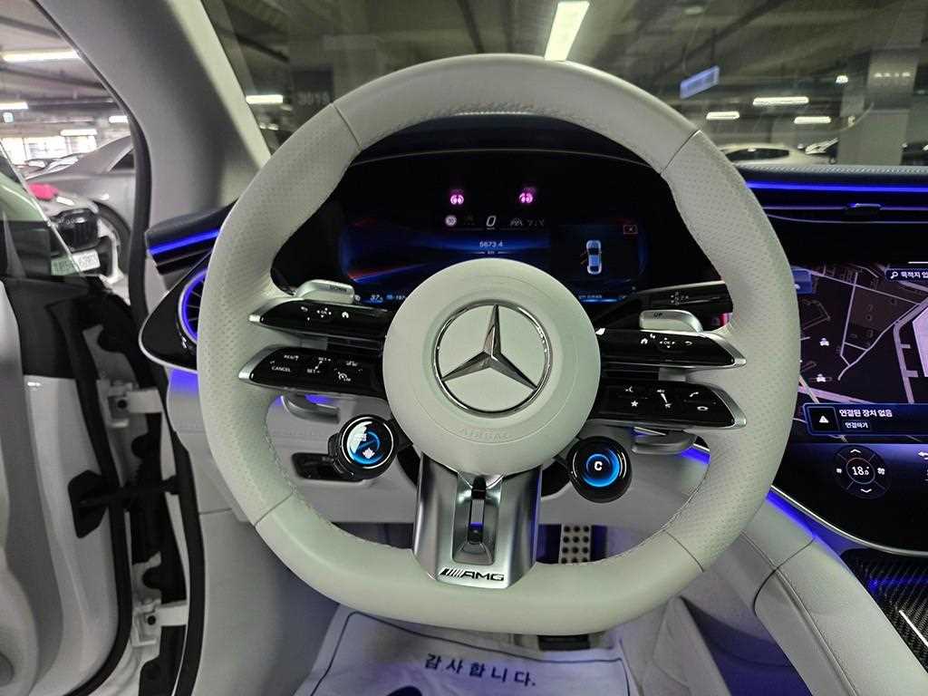 Mercedes Benz EQE - Vista 7