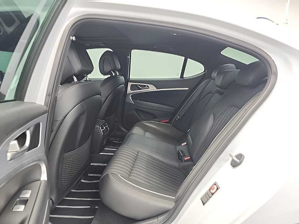 Genesis G70 - Vista 12