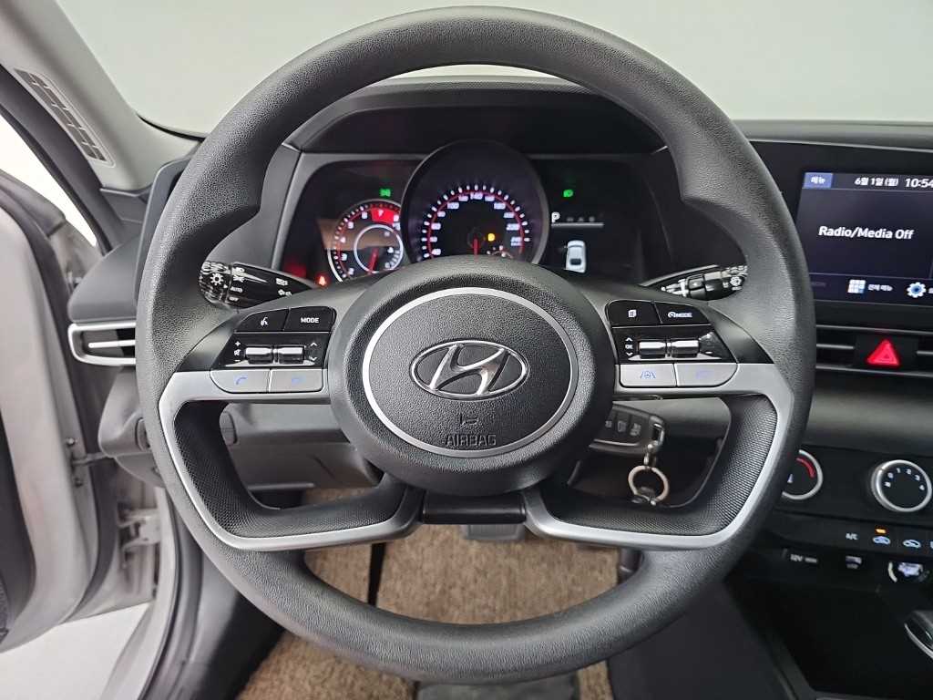 HYUNDAI Avante - Vista 9