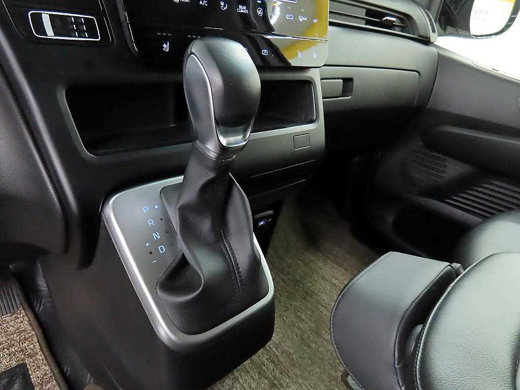 HYUNDAI Staria - Vista 10