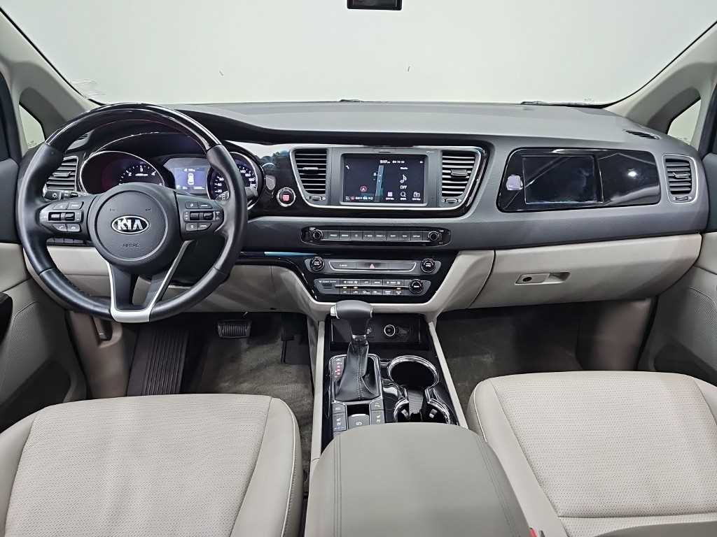 KIA Carnival - Vista 7
