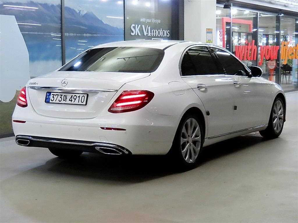 Mercedes Benz E class - Vista 4