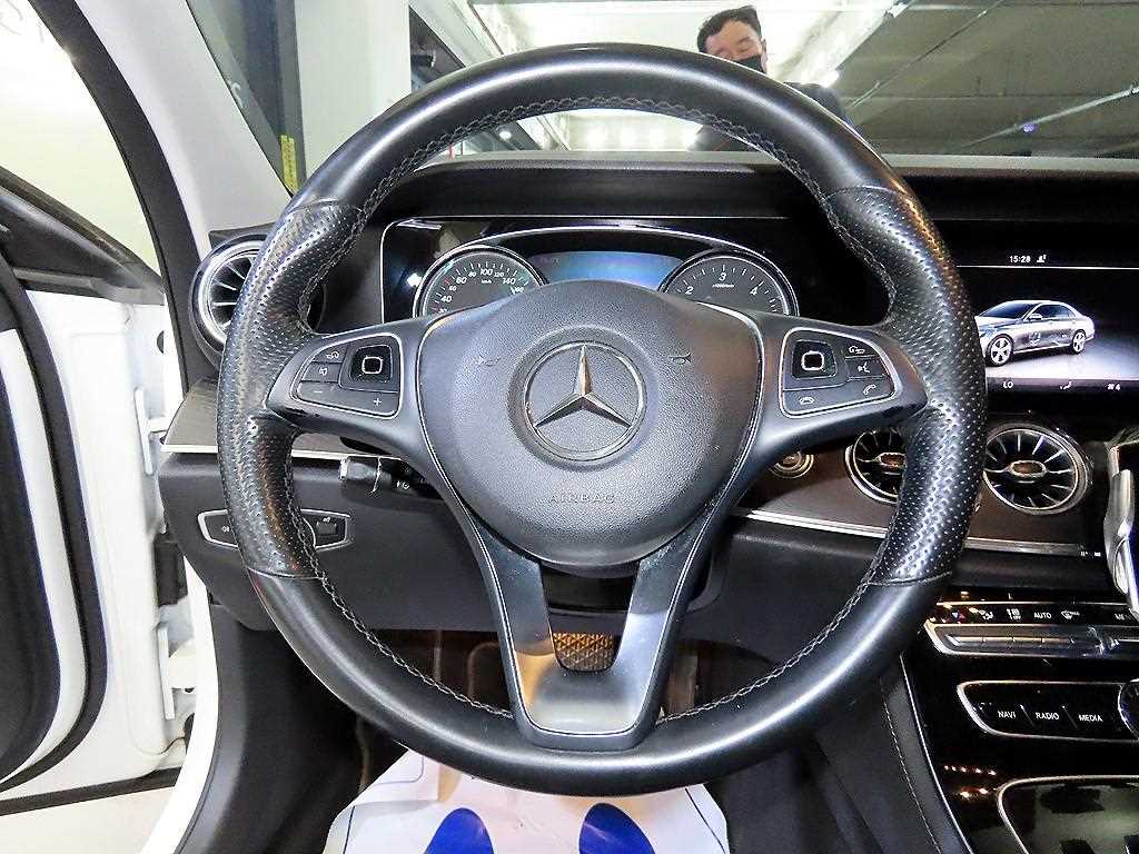 Mercedes Benz E class - Vista 8