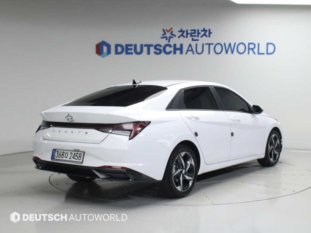 HYUNDAI Avante - Vista 2