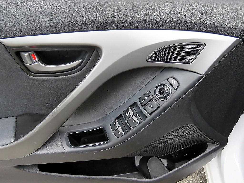 HYUNDAI Avante - Vista 8