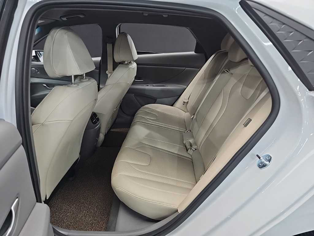 HYUNDAI Avante - Vista 12