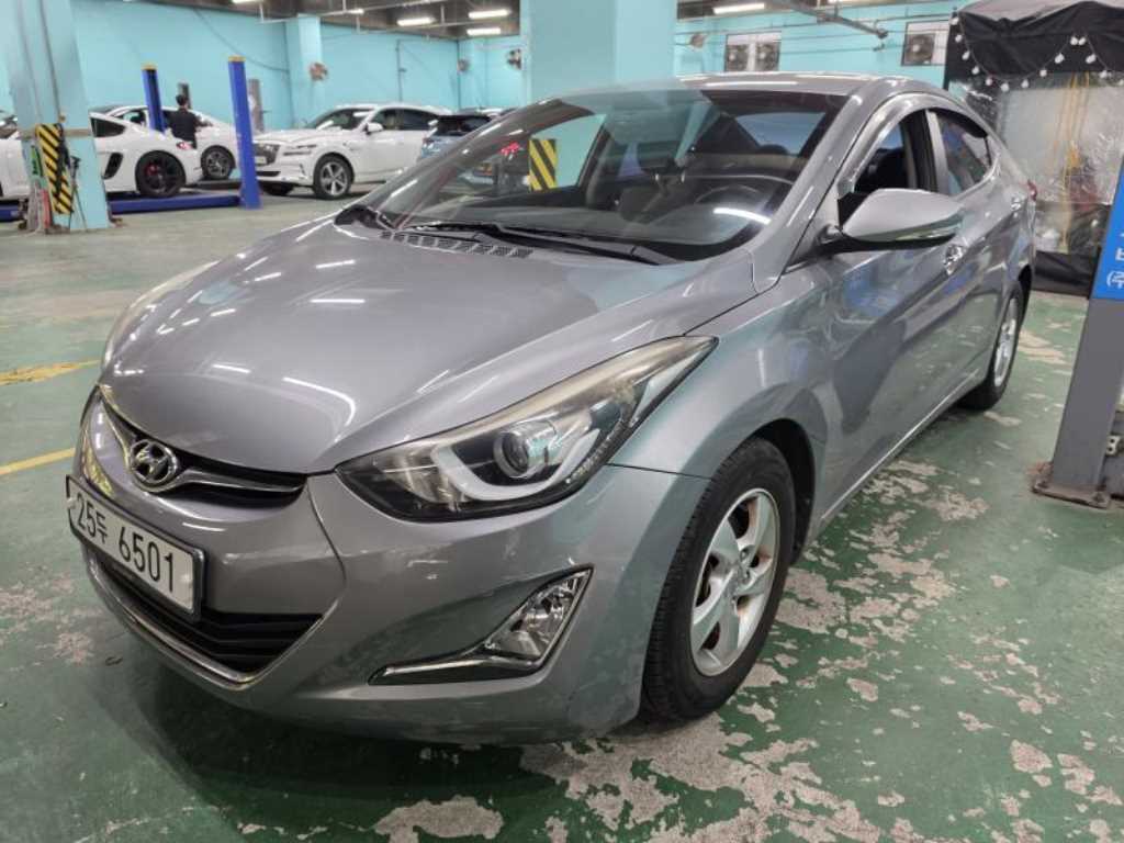 HYUNDAI Avante - Vista 2