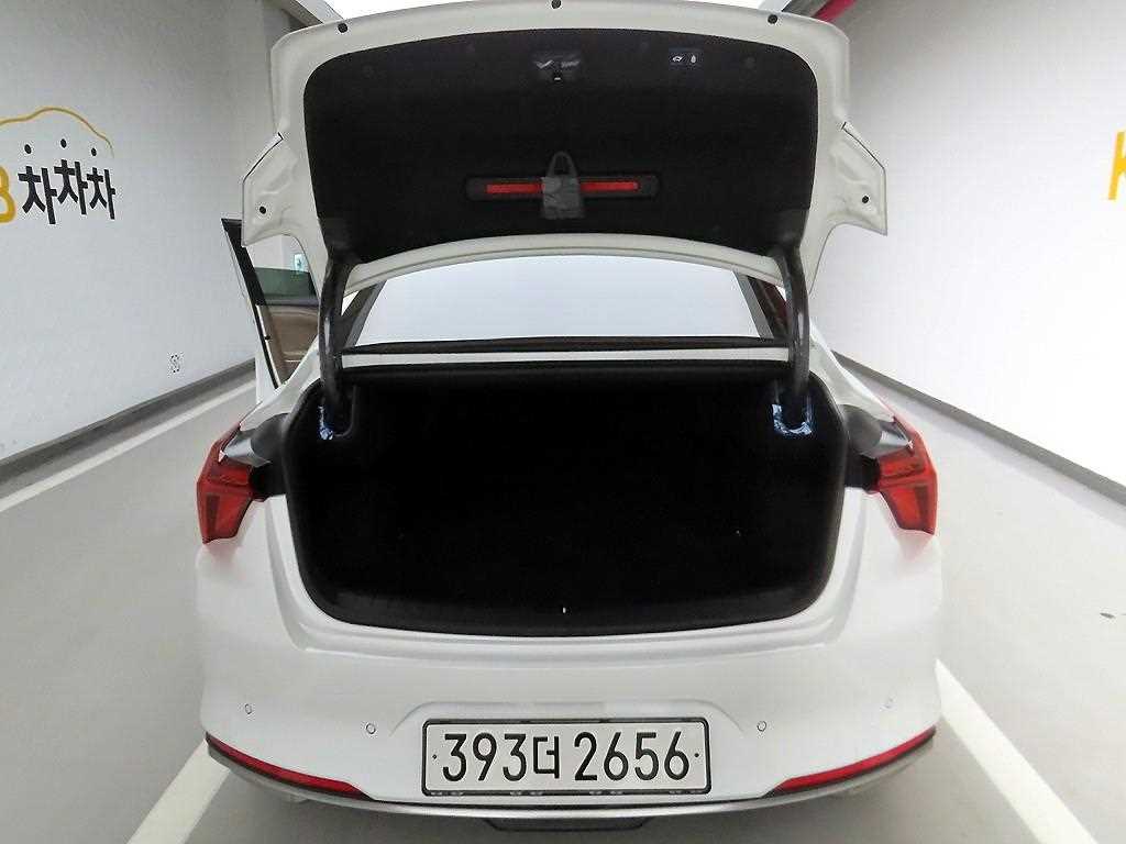 KIA K8 - Vista 5