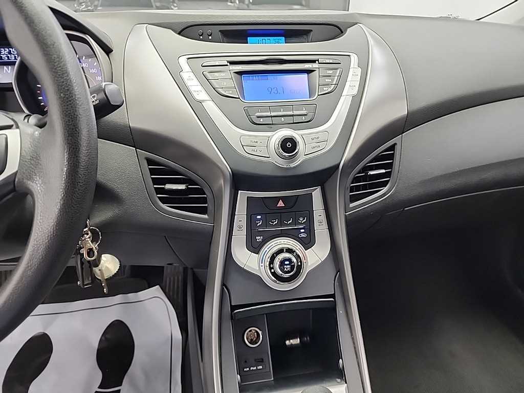 HYUNDAI Avante - Vista 10