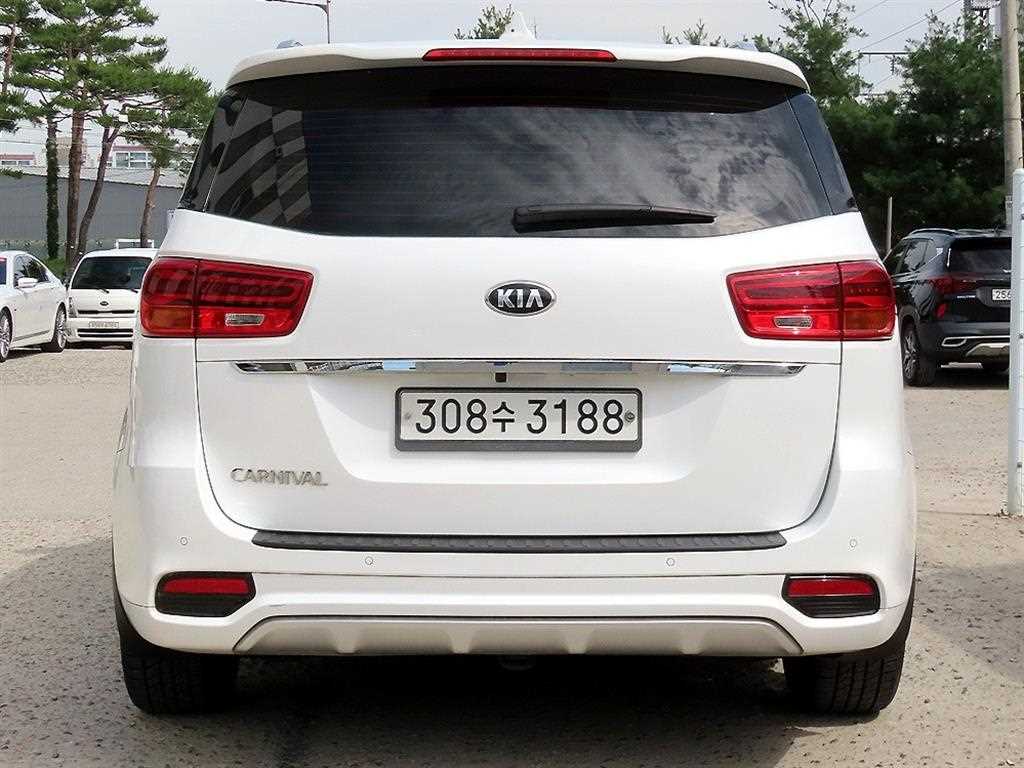 KIA Carnival - Vista 4