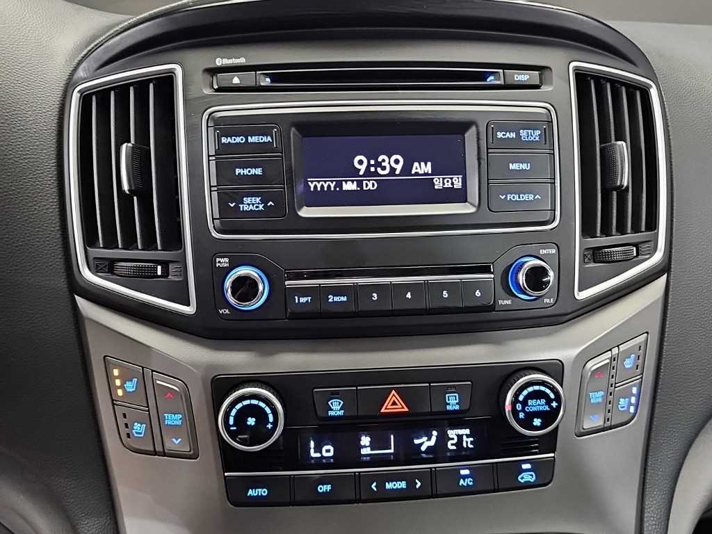 HYUNDAI Starex - Vista 10