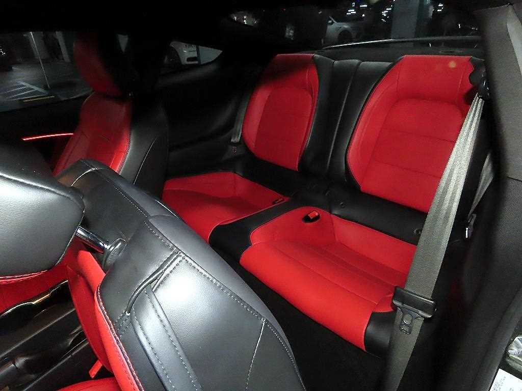 Ford Mustang - Vista 7