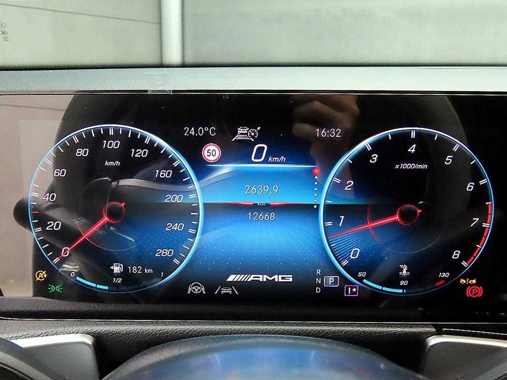 Mercedes Benz GLB Class - Vista 8