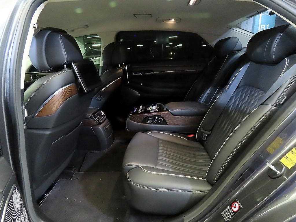 Genesis G90 - Vista 11