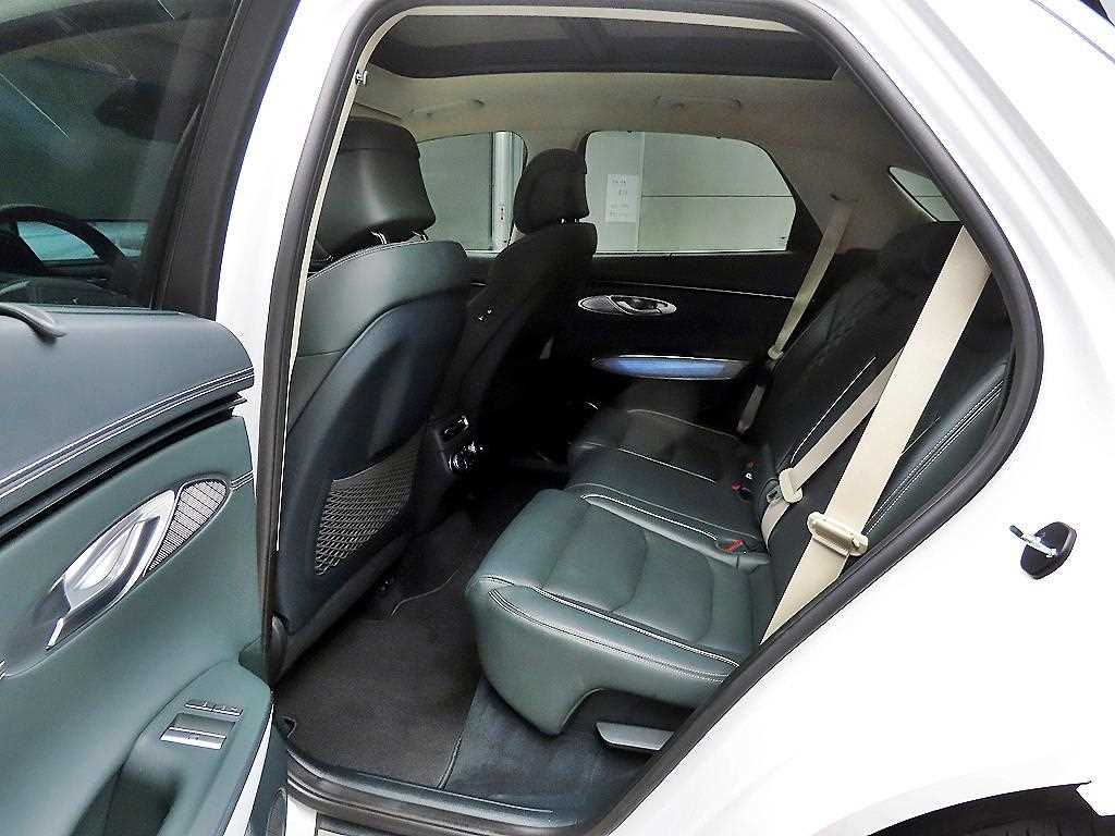Genesis GV70 - Vista 6