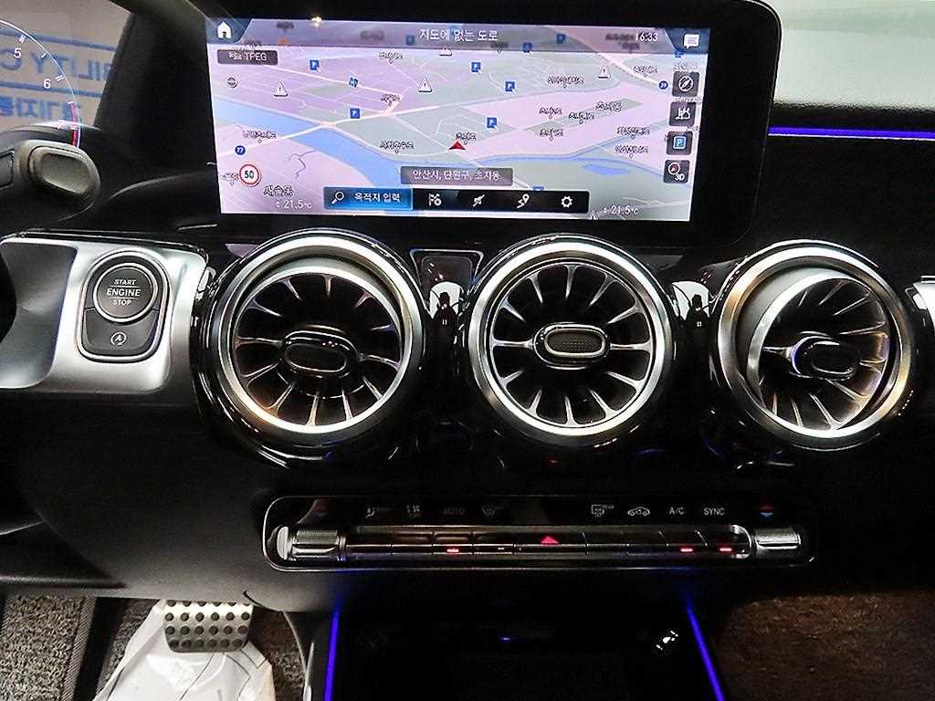 Mercedes Benz GLB Class - Vista 12