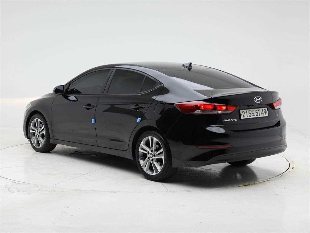 HYUNDAI Avante - Vista 4