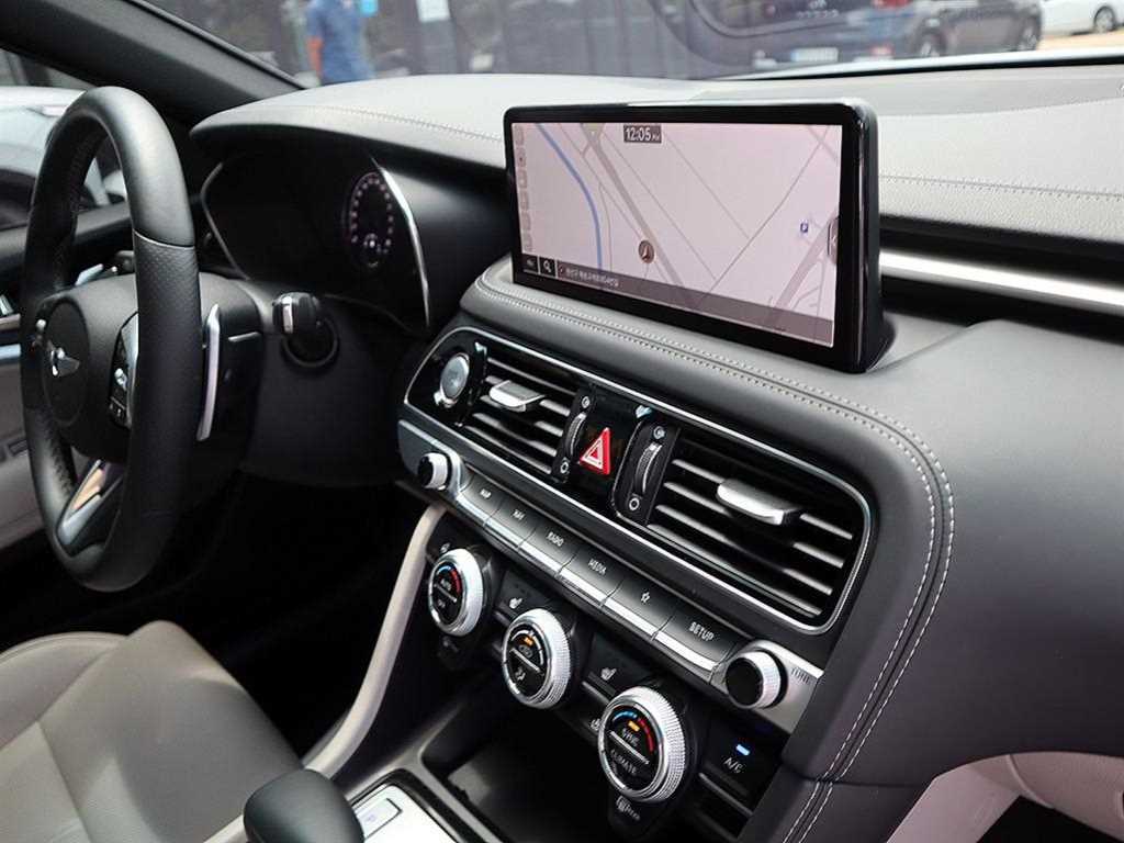 Genesis G70 - Vista 11