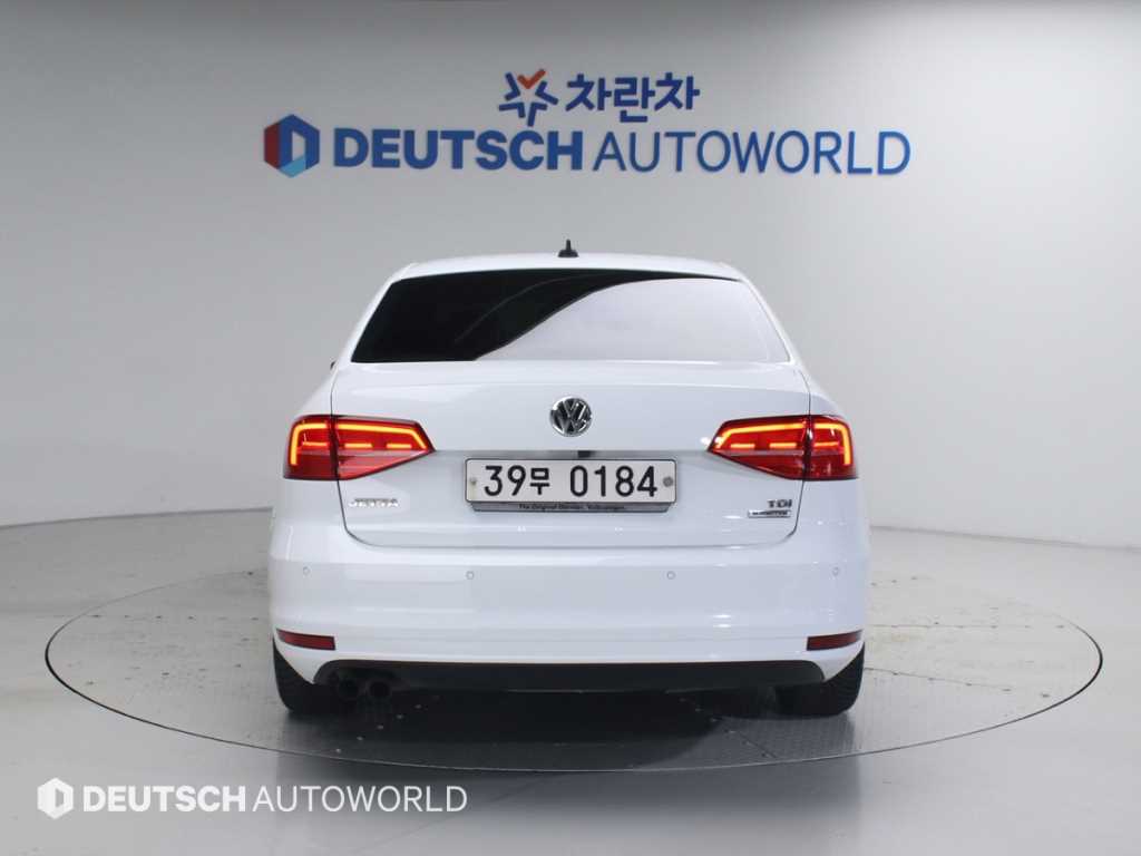 Volkswagen Jetta - Vista 4