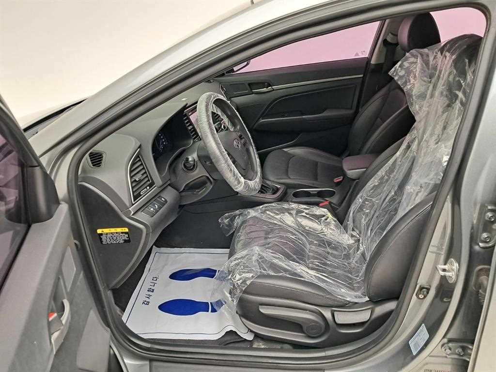 HYUNDAI Avante - Vista 11