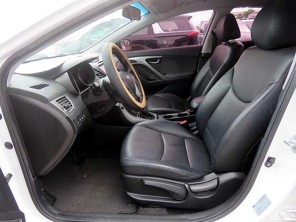 HYUNDAI Avante - Vista 5