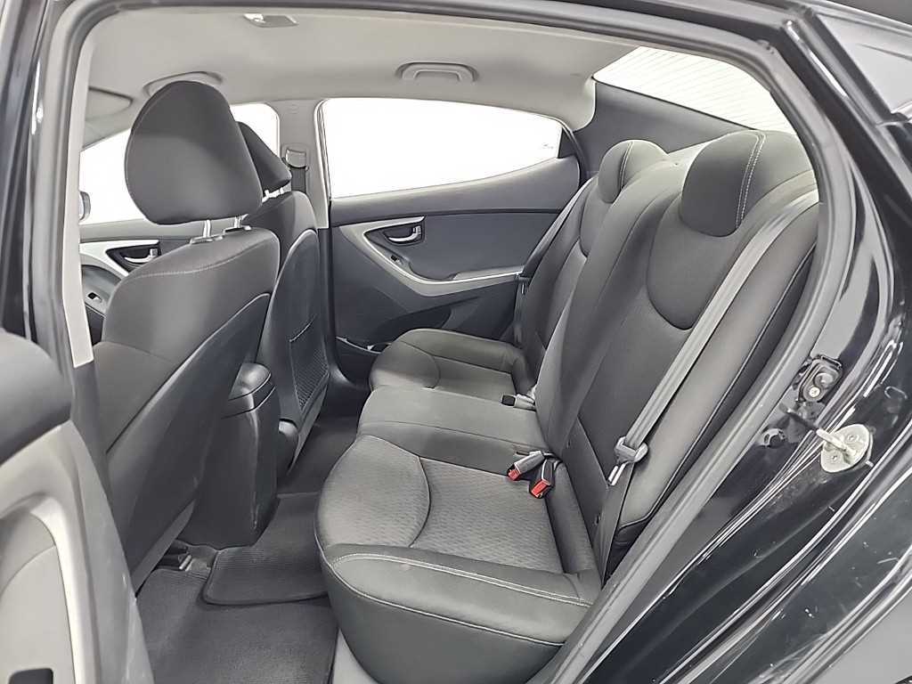 HYUNDAI Avante - Vista 12