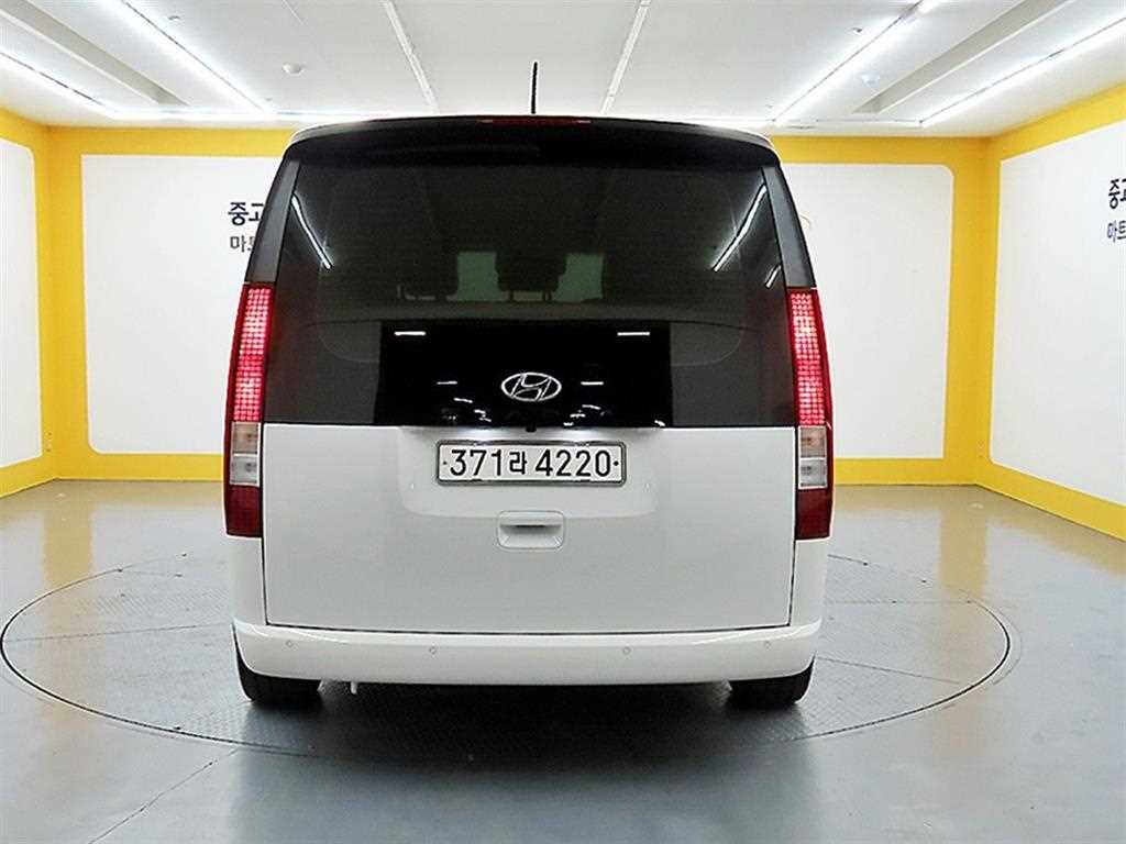 HYUNDAI Staria - Vista 3