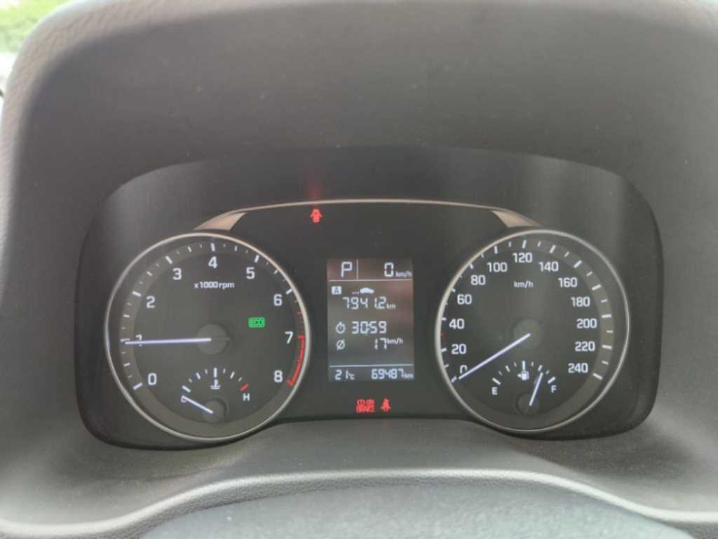 HYUNDAI Avante - Vista 5