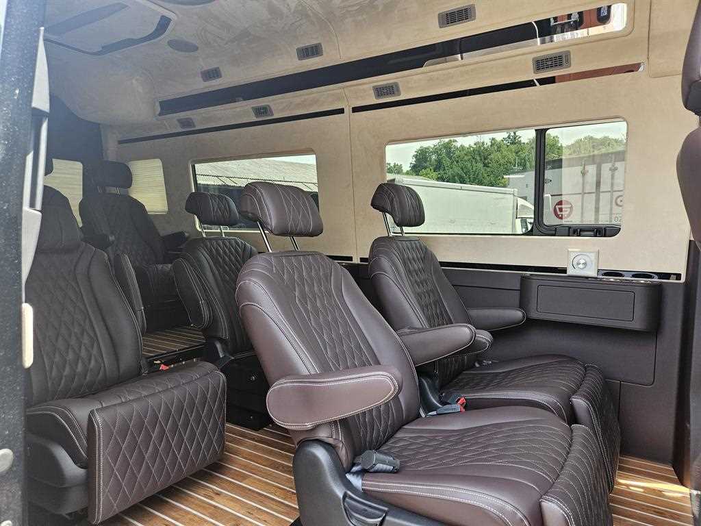 HYUNDAI Solati - Vista 12