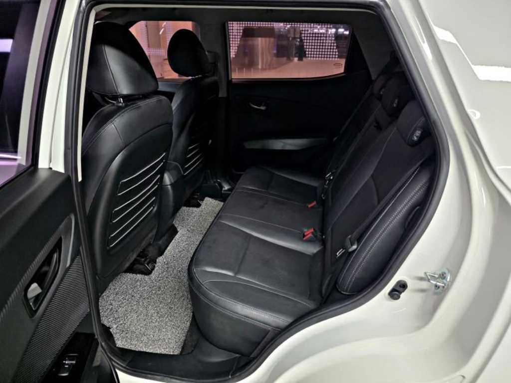 Ssangyong Tivoli - Vista 8