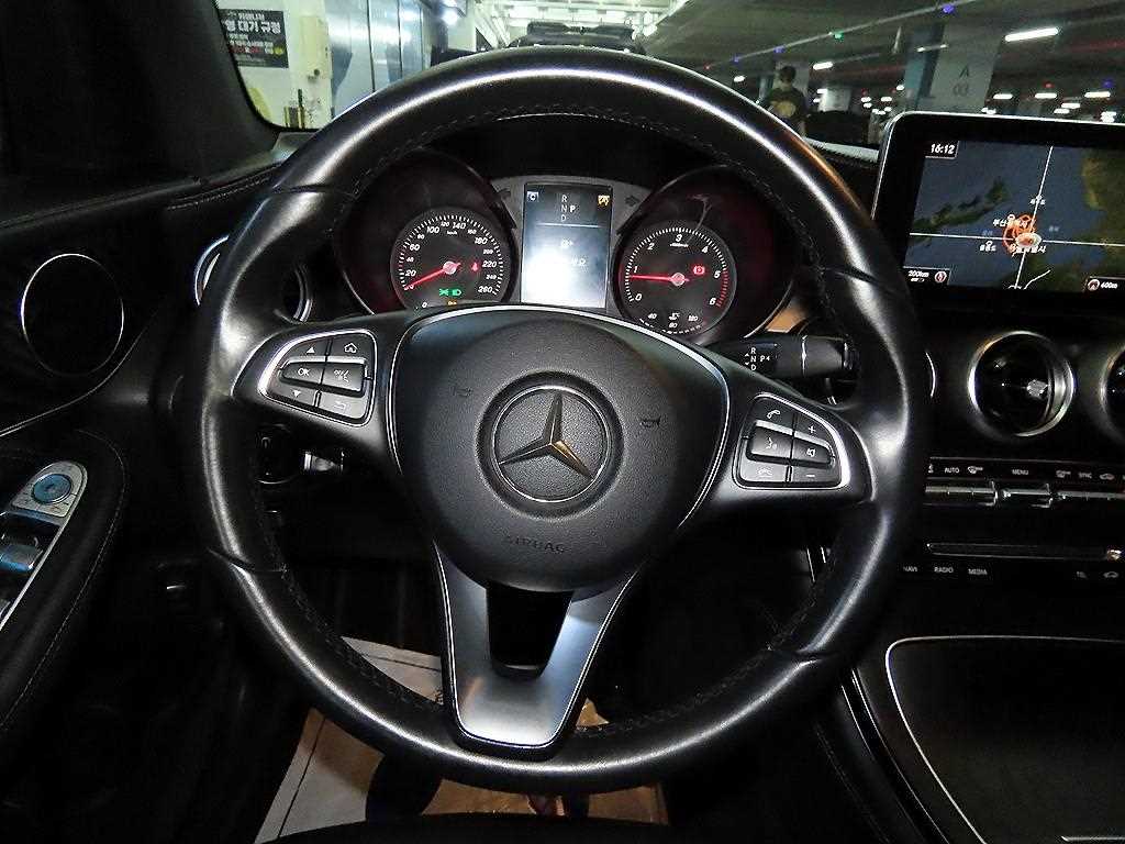 Mercedes Benz GLC Class - Vista 8
