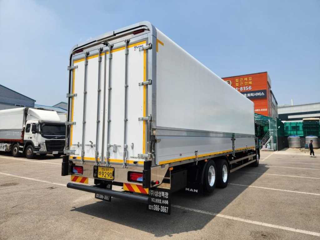 medium and large cargo truck - Vista 7