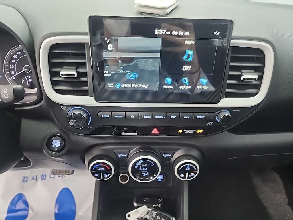 HYUNDAI Venue - Vista 10