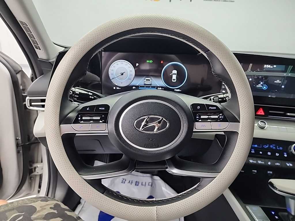 HYUNDAI Avante - Vista 9