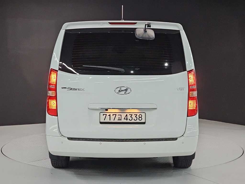 HYUNDAI Starex - Vista 3