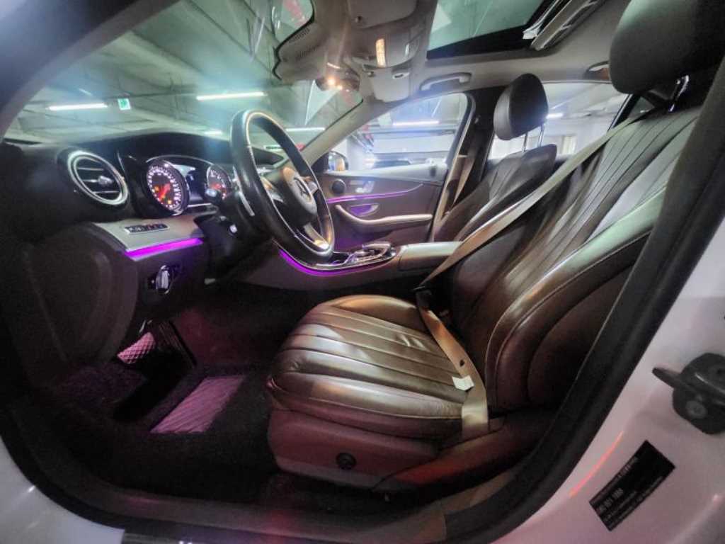 Mercedes Benz E class - Vista 3