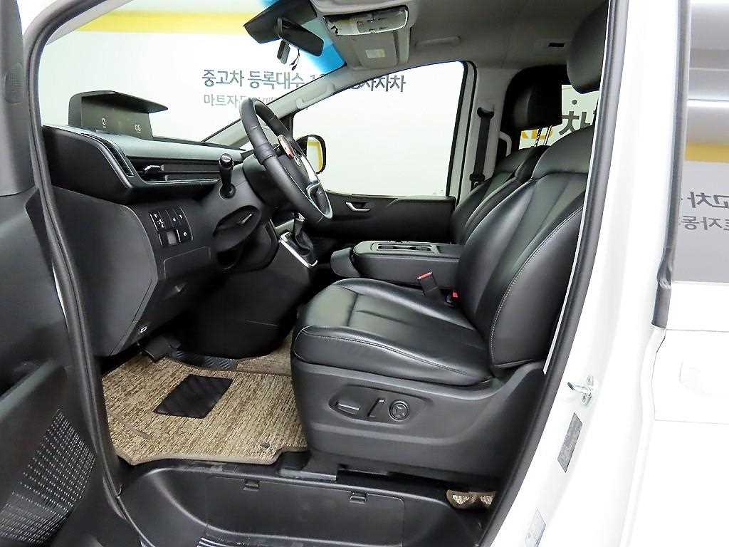 HYUNDAI Staria - Vista 5