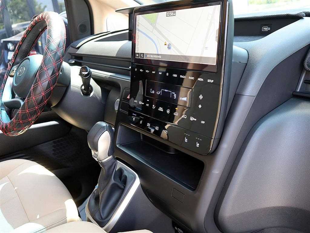 HYUNDAI Staria - Vista 12