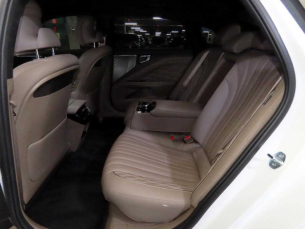 KIA K8 - Vista 7