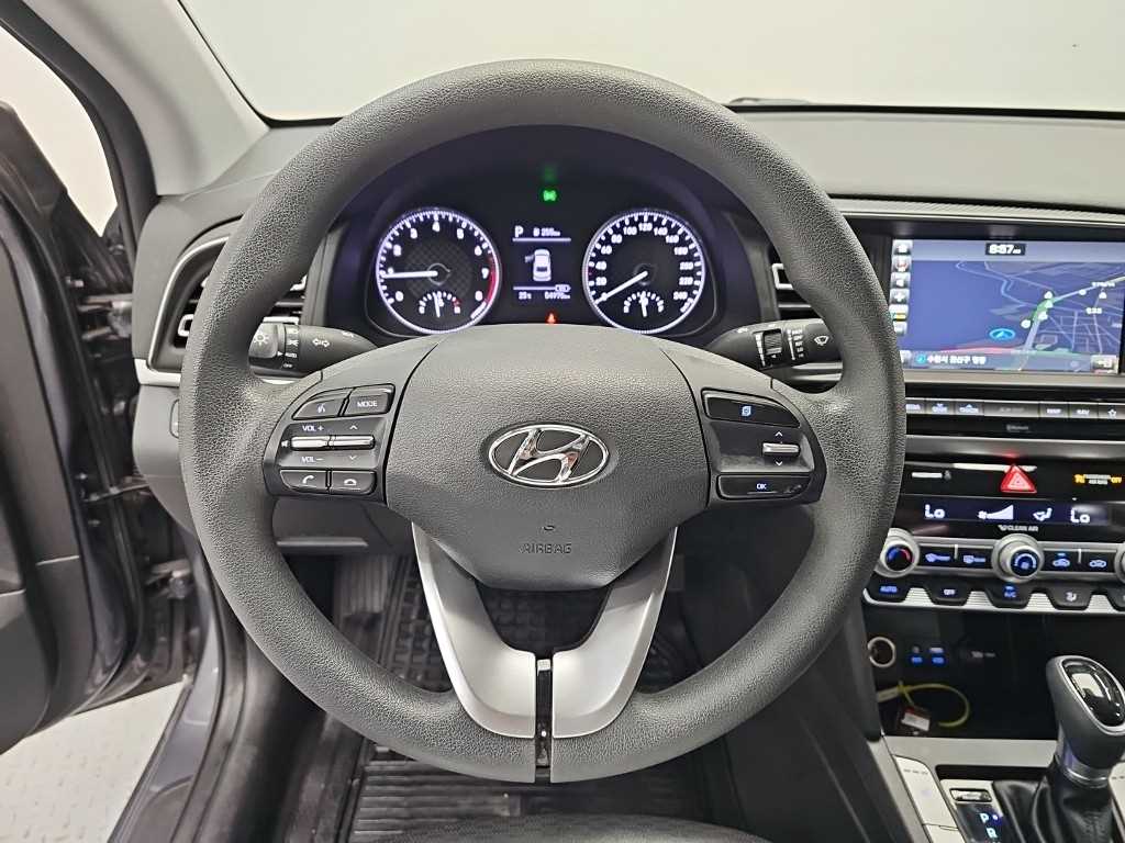 HYUNDAI Avante - Vista 9