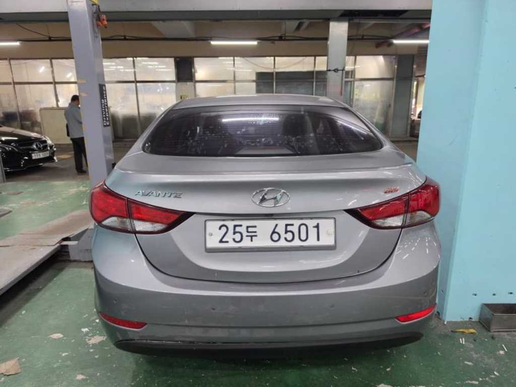 HYUNDAI Avante - Vista 3
