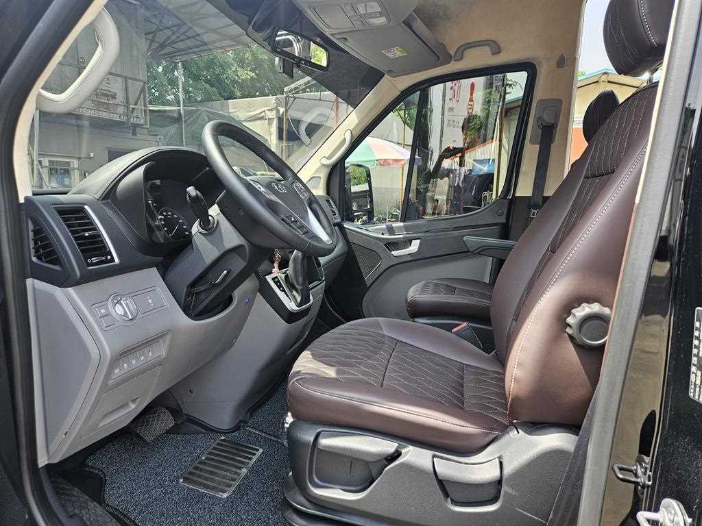 HYUNDAI Solati - Vista 8