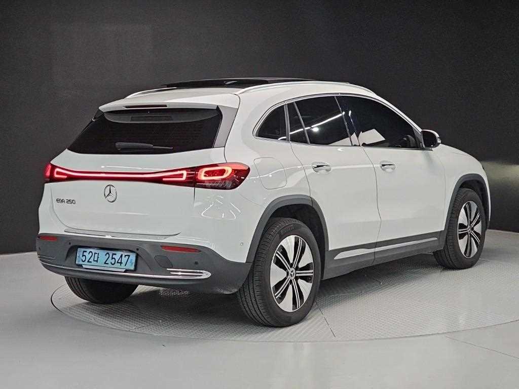 Mercedes Benz EQA - Vista 4