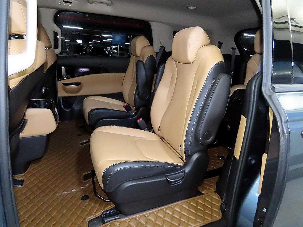 KIA Carnival - Vista 7